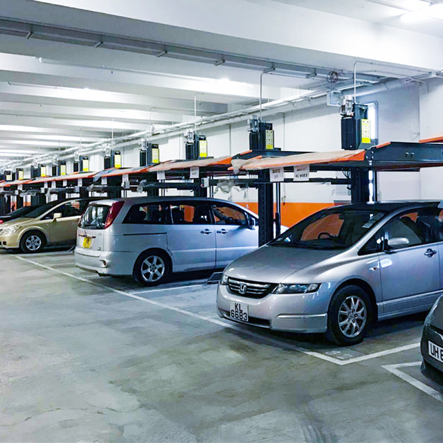 Ascensore verticale per parcheggio domestico automatizzato