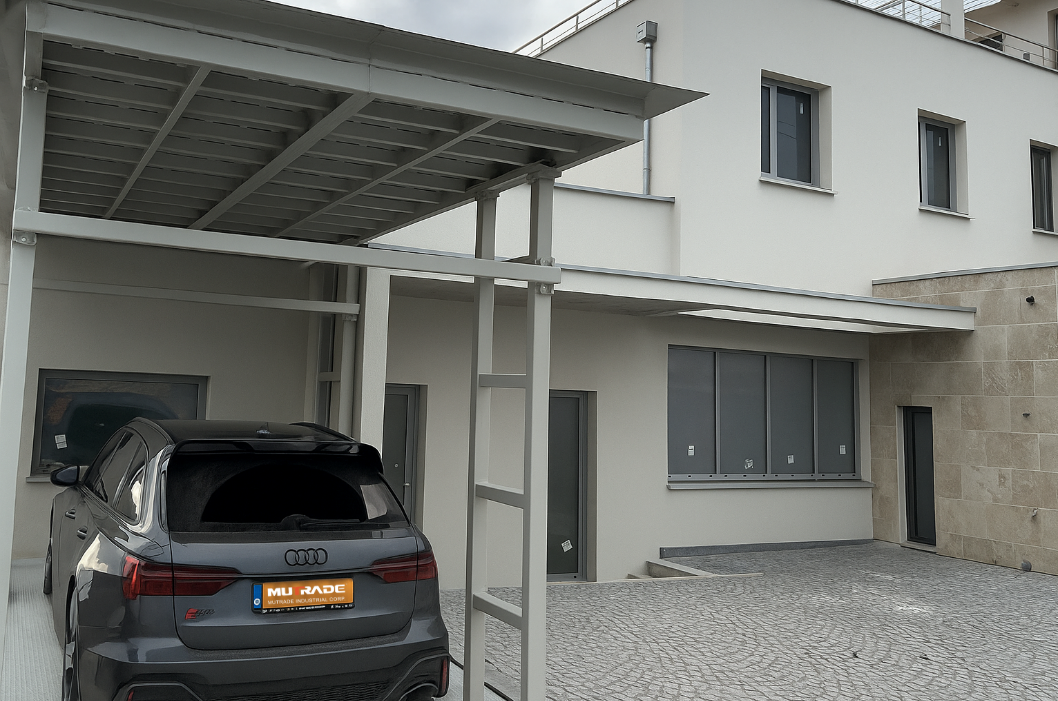 Trasformare un parcheggio per la casa privato in Francia con la piattaforma di sollevamento a doppio ponte a forbice