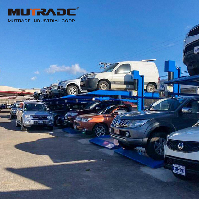 Impilatore verticale per auto per la movimentazione di materiali idraulici