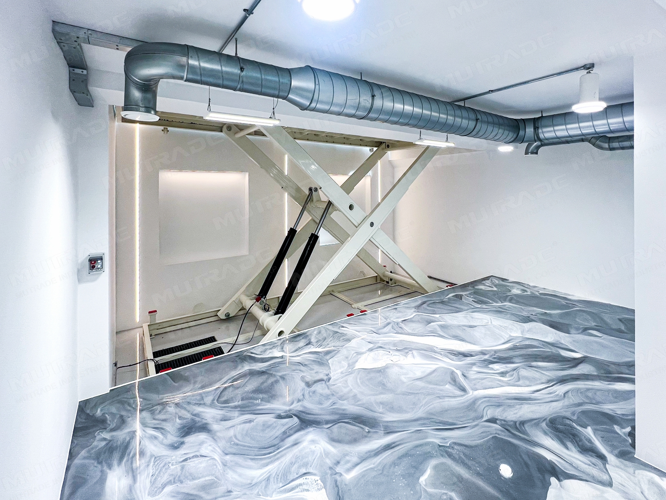 Ascensore per garage privato in Inghilterra: come Mutrade S-VRC crea un parcheggio interpiano nascosto